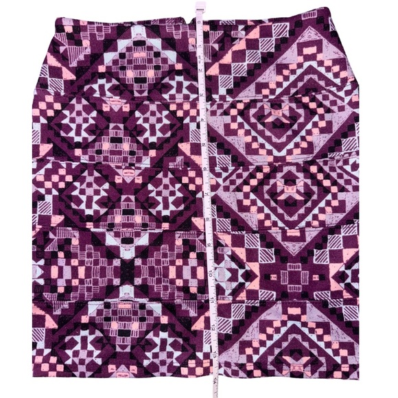 Geometric patterned skirt - Picture 3 of 5